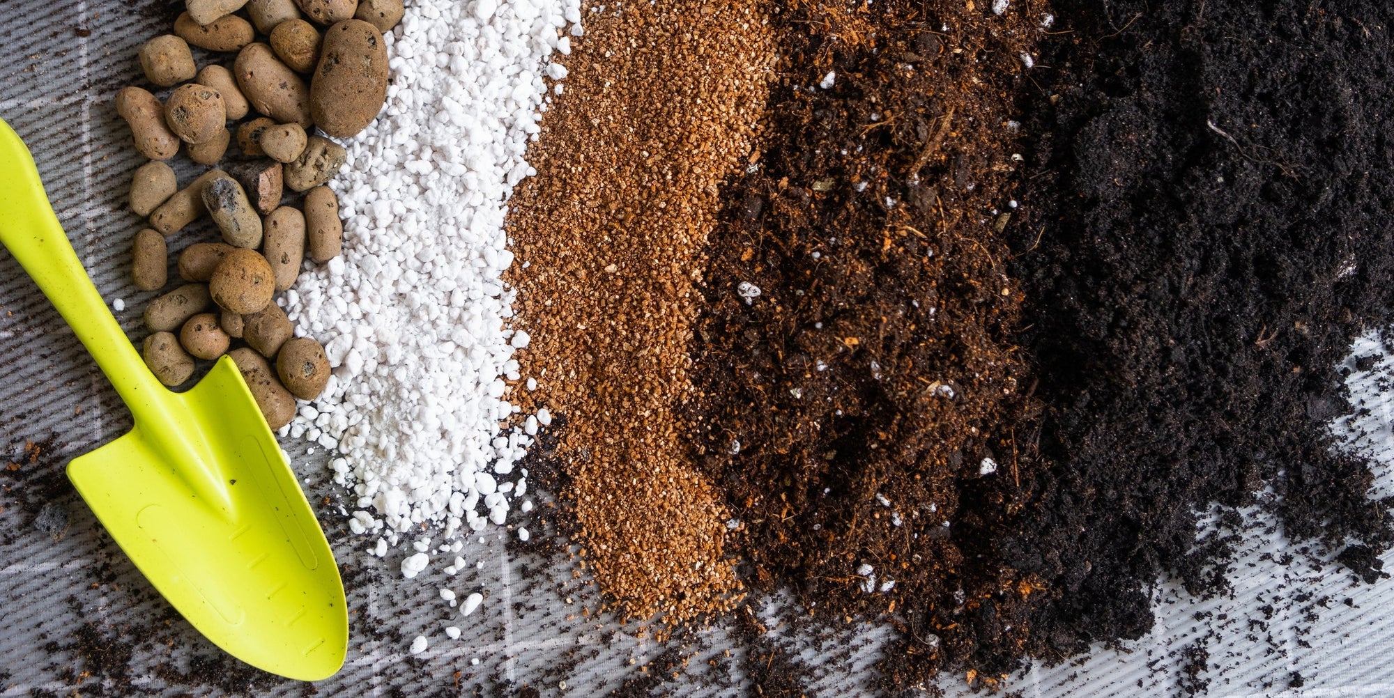 Photo of different soil types side by side. (c) Ольга Симонова  